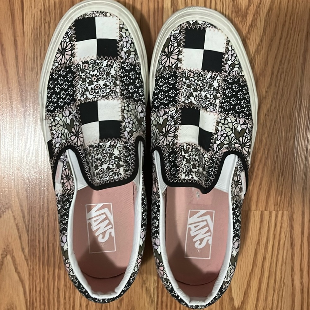 Vans size 8.5 woman’s in excellent condition